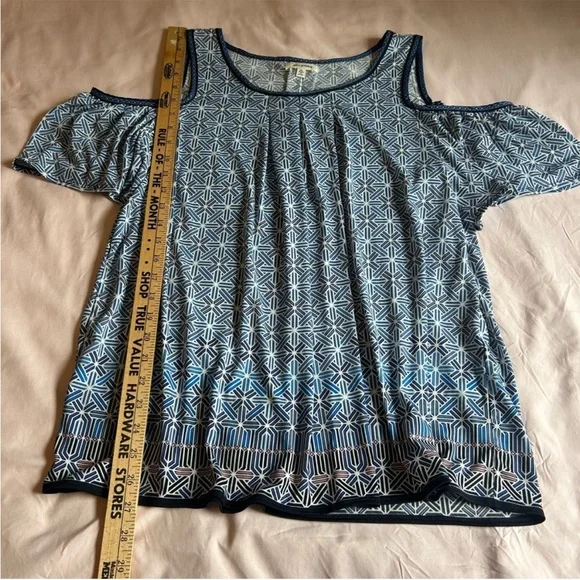 Boho Blue Geometric Cold Shoulder Top – Women’s XL - Picture 4 of 5